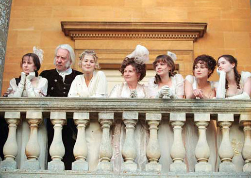 Jena Malone (Lydia), Donald Sutherland (Mr. Bennet), Rosamund Pike (Jane), Brenda Blethyn (Mrs. Bennet), Talulah Riley (Mary), Keira Knightley (Elizabeth 'Lizzy' Bennet), Carey Mulligan (Kitty). Bild: Sender