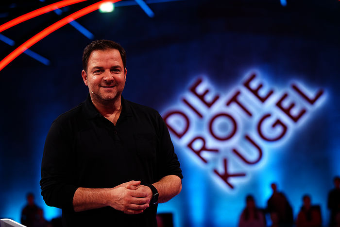 Moderator Martin Rütter. Bild: Sender / TVNOW / Boris Breuer
