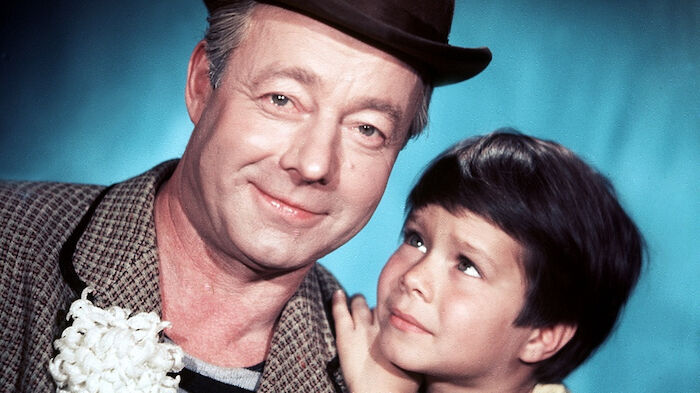 Wenn der Vater mit dem Sohne: Teddy Lemke (Heinz Rühmann) und Ulli (Oliver Grimm). Bild: Sender / BR / ARD Degeto