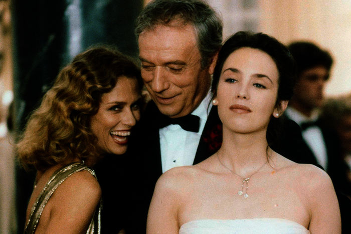 Jane (Lauren Hutton), Victor (Yves Montand) und Pauline (Isabelle Adjani) feiern die Eröffnung des Kasinos. Bild: Sender / MK2