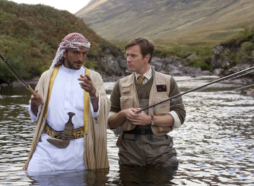 Scheich Muhammad ibn Zaidi bani Tihama (Amr Waked, links) und Fred Jones (Ewan McGregor) teilen ein Hobby: das Fliegenfischen. Bild: Sender/Concorde