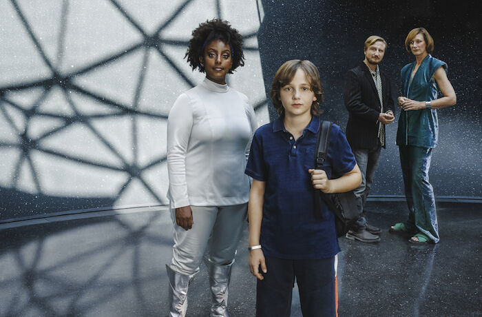 Morin: Yodit Tarikwa (Rolle: Leona), Leo Alonso-Kallscheuer (Rolle: Morin), Michael Kranz (Rolle: AT Konrad Dramm) und Wiebke Puls (Rolle Lynn Lomann). Bild: Sender / BR / Odeon Fiction / Hendrik Heiden