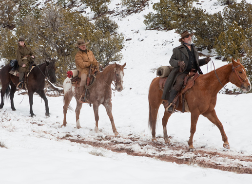 Als ihr Vater ermordet wird, sinnt Mattie (Hailee Steinfeld) auf Rache. Mit dem versoffenen Marshall Reuben "Rooster" (Jeff Bridges, ) und dem Texas Ranger LaBoeuf (Matt Damon, M.) jagen sie dem Flüchtigen hinterher ... Bild: Sender/Paramount