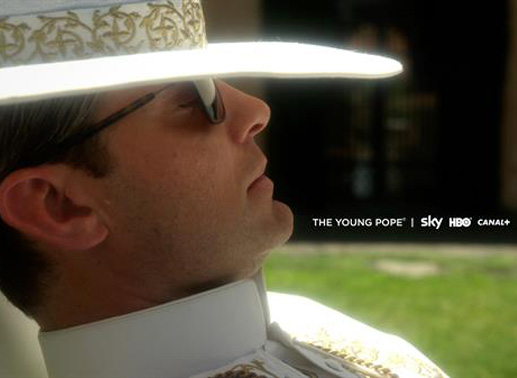 „The Young Pope“ - das erste offizielle Foto von Jude Law als Lenny Belardo für die achtteilige Mini-Serie. Bild: Sky