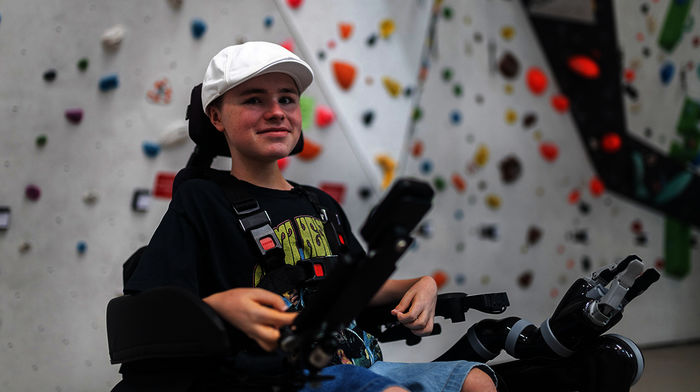 Der 16-Jährige Carl Josef ist als Comedian auf Deutschlands Bühnen zu Hause. Bild: Sender / rbb / Nordisch Filmproduction / Saskia Stoichev