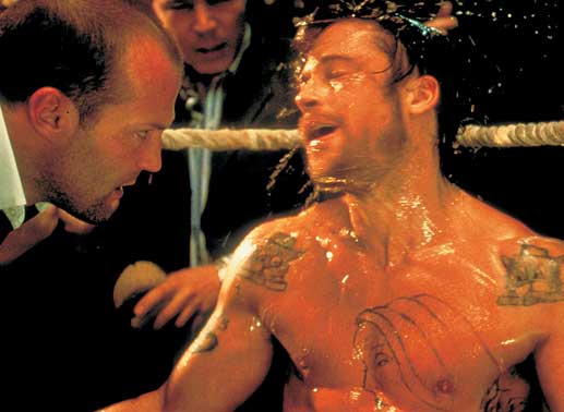 Schlie&szlig;en einen Deal, den beide Seiten nicht gedenken, einzuhalten: Mickey (Brad Pitt, r.) und Turkish (Jason Statham, l.) ... Bild: Sender / Sony Pictures