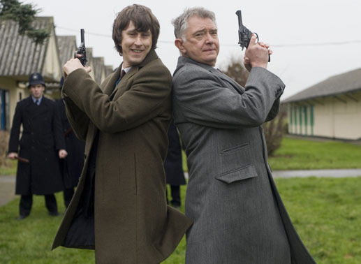 Immer für einen Spaß zu haben: Martin Shaw, re. in der Titelrolle und Lee Ingleby, li als Sergeant Bacchus. Bild: Sender