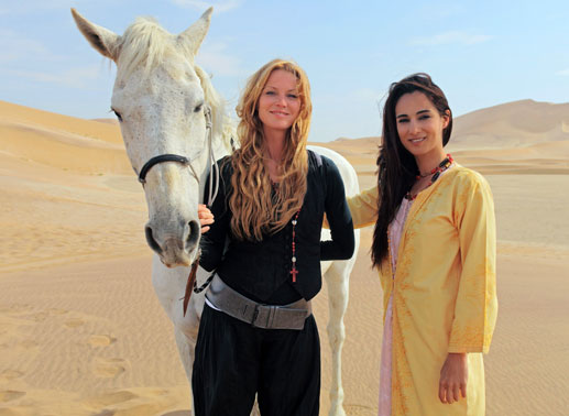 Blond (Esther Schweins) und schwarz (Asli Bayram) vertragen sich diesmal besonders gut. Bild: Günther Pichlkostner / ORF