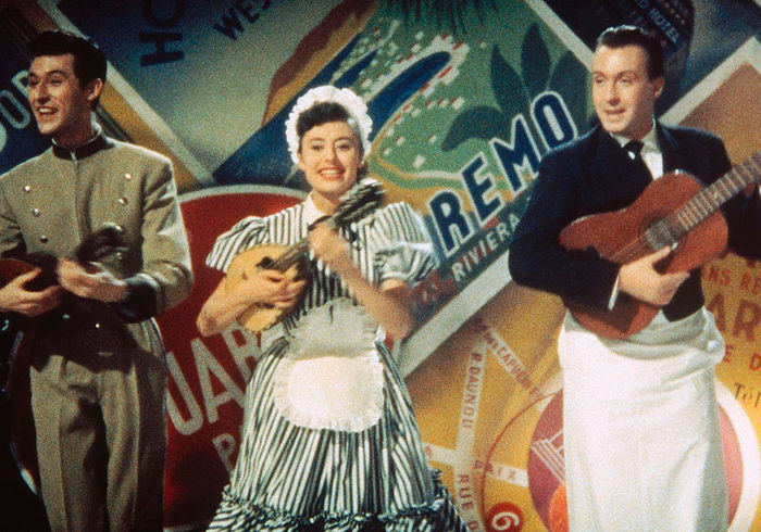 Beim Musikfestival in San Remo scheint den drei Pariser Musikstudenten Kathrin (Caterina Valente), Sylvio (Silvio Francesco) und Pierre (Peter Alexander) endlich Erfolg beschieden.
Bild: Sender/Kineos