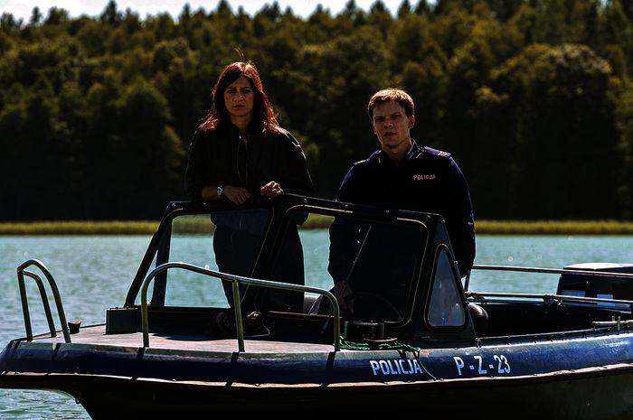 Claudia Eisinger (Rolle Dr. Viktoria Wex) und Sebastian Hülk (Rolle Leon Pawlak). Bild: Sender ARD Degeto / Krzysztof Wiktor