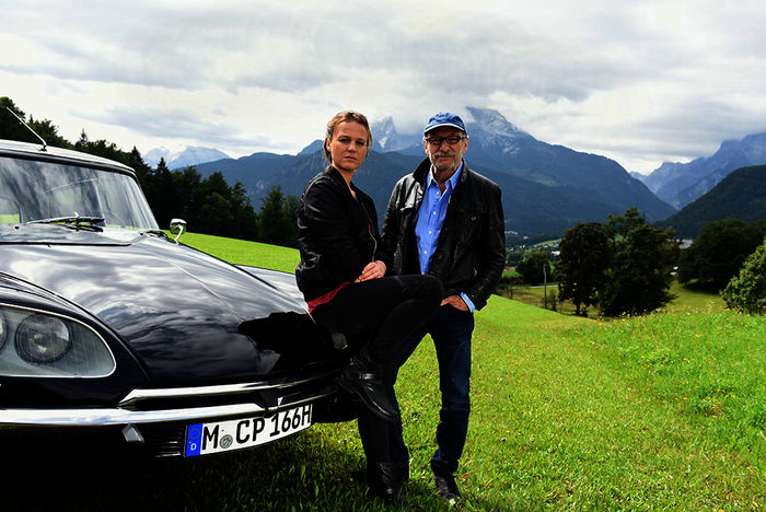 Richter Max Althammer (Franz Xaver Kroetz) trifft Frieda Mirko (Maria Simon) nach vielen Jahren wieder. Bild: Sender /ZDF / Guenther Reisp
