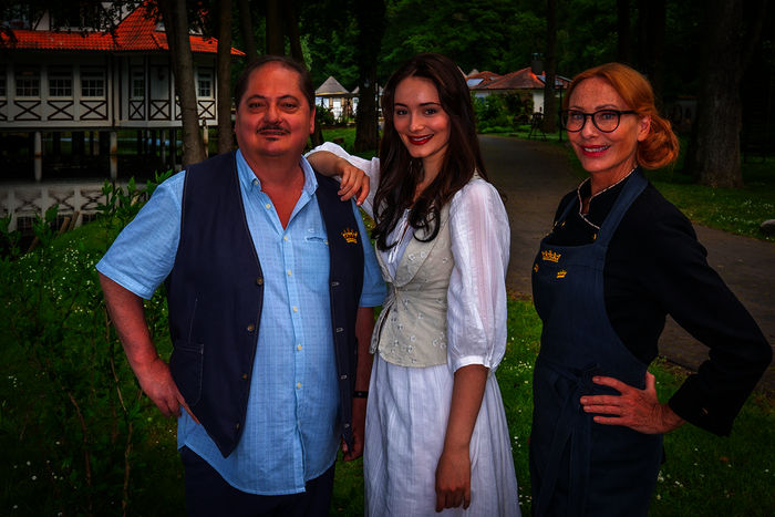 Heinrich Witte (Jürgen Tarrach), Smilla Witte (Maria Ehrich), Regina Bellmer (Andrea Sawatzki). Bild: Sender /  ZDF / Boris Laewen. 