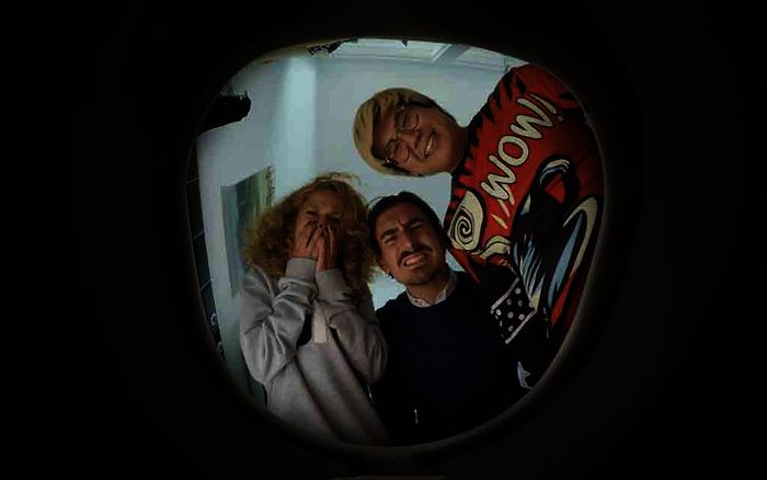Die Wiederkehr des "Floaters": Lucia (Elli Tringou), Toni (Anton Weil), Joon (Joon Kim). Bild: Sender / ZDF / Florian Mag