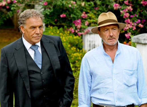 Hotelmanager Markus Winter (Christian Kohlund) und Laras gestrenger Vater Thilo (Miguel Herz Kestranek). Bild: Sender