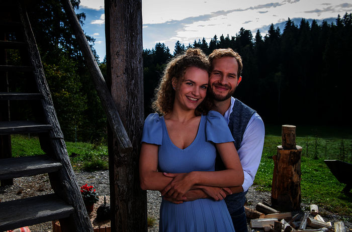 Maja von Thalheim (Christina Arends) und Florian Vogt (Arne Löber) eint ihre Liebe zur Natur. Bild: Sender / ARD / Christof Arnold