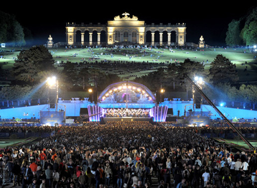 Sommernachtskonzert vor Schloss Schönbrunn. Bild: ORF / Ali Schafler