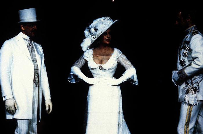 Laurence Guittard; Elizabeth Taylor; Len Cariou Bild: Sender / Wien-Film