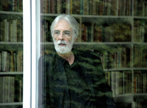 Michael Haneke in seiner Bibliothek.
Bild: ZDF und Felix von Boehm; Interscience