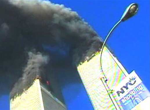 Jeder hat die grauenhaften Bilder von den Flugzeugeinschlägen ins World Trade Center in New York gesehen - und das nicht nur einmal. Doch haben wir wirklich genau hingesehen? Bild: Sender