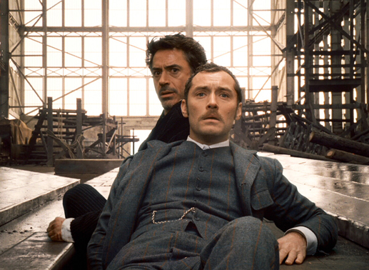 Geraten mitten ins Reich der schwarzen Magie: Sherlock Holmes (Robert Downey Jr., l.) und sein Gehilfe Dr. Watson (Jude Law, r.) ... Bild: Sender