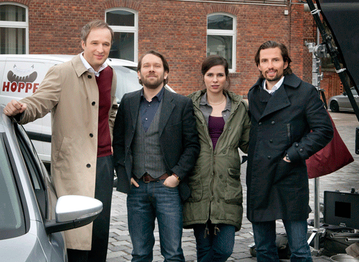 MDR produziert Tatort-Event mit Nora Tschirner und Christian Ulmen v.li.: Sigmar Hoppe (Stephan Grossmann), Lessing (Christian Ulmen), Kira Dorn (Nora Tschirner) und Produzent Quirin Berg. Bild: Sender/Andreas Wünschirs