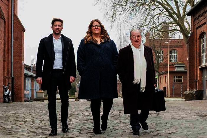 Gründungsexperte Felix Thönnessen (37), Ex-Hartz-IV-Empfängerin Ilka Bessin (46) und Ex-Bürgermeister des sozialen Brennpunktes Berlin-Neukölln, Heinz Buschkowsky (69). Bild: Sender