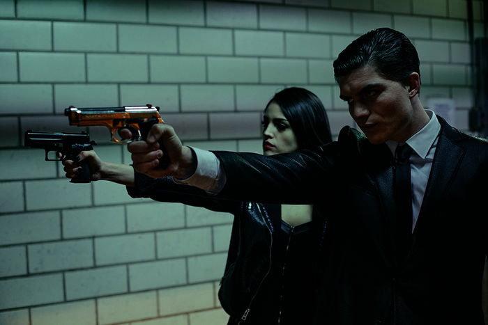 Santanico Pandemonium (Eiza Gonzalez), Richie Gecko (Zane Holtz). Bild: Sender / TVNOW 