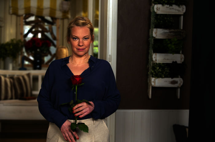 Rote Rosen XX. Staffel: Theresa Hübchen ist die neue Heldin der 20. Staffel „Rote Rosen“. Bild: Sender / ARD / Nicole Manthey,