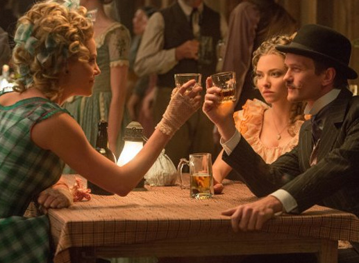 Charlize Theron, Neil Patrick Harris und Amanda Seyfried in &bdquo;A Million Ways to Die in the West&ldquo;. Bild: Sender / Universal Pictures