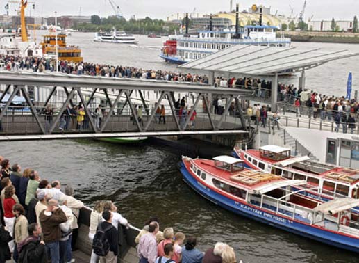 Vom Hamburger Hafengeburtstag. Landungsbrücken. Bild: Sender