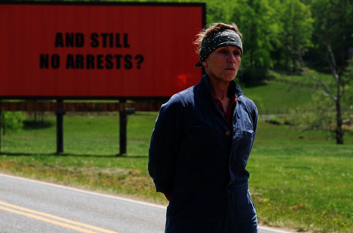 Mildred Hayes (Frances McDormand) möchte nicht hinnehmen, dass der Mord an ihrer Tochter ungesühnt bleibt. Bild: Sender / ARD Degeto / 2017 Twentieth Century Fox Film Corporation. All rights reserved