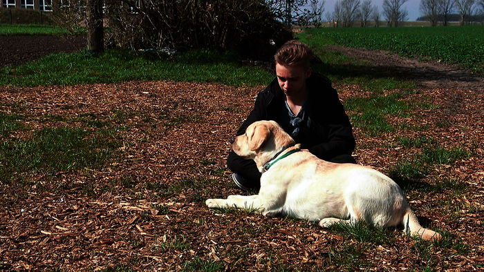 Kleine Helden ganz groß: Noah mit Hund. Bild: Sender / RTLZWEI