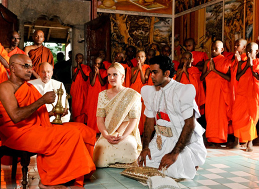 Laras Schwester Nora (Denise Zich) und ihr Liebster (Thusitha Ranasingha). Bild: Sender
