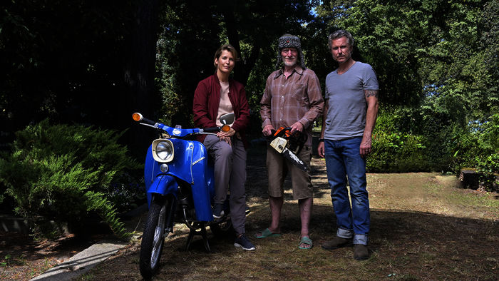 Katharina (Valerie Niehaus), Willi (Ernst Stötzner), Juri (Dirk Borchardt). Bild: Sender /  ZDF und Christiane Pausch. 